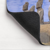 Chile, Osterinsel. Das 15 Moais bei Ahu Mousepad (Ecke)