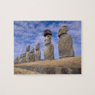 Chile, Osterinsel. Die 15 Moais bei Ahu Puzzle