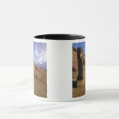 Chile, Osterinsel. Hillside mit Moai Tasse (Zentrum)