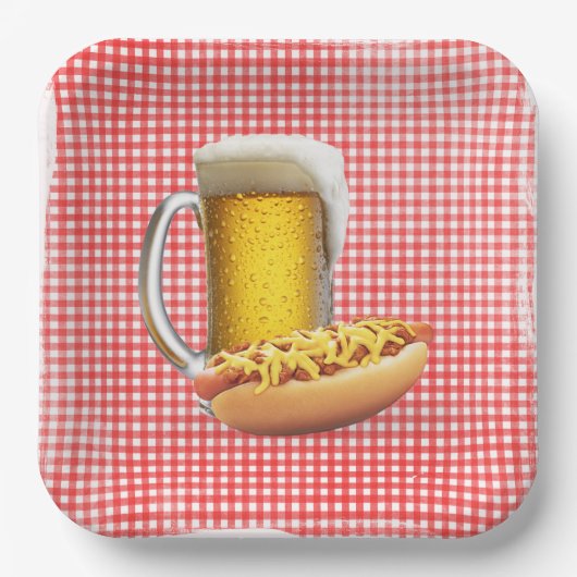 Chili Hot Dog und Bier auf Gingham Pappteller (Vorderseite)