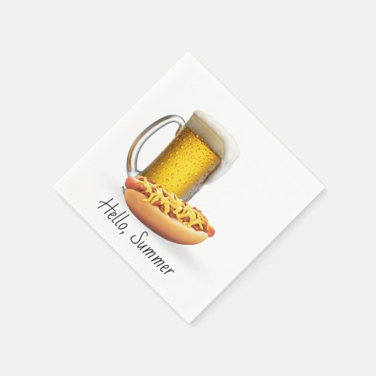 Chili Hot Dog und Bier auf Weiß Serviette (Ecke)