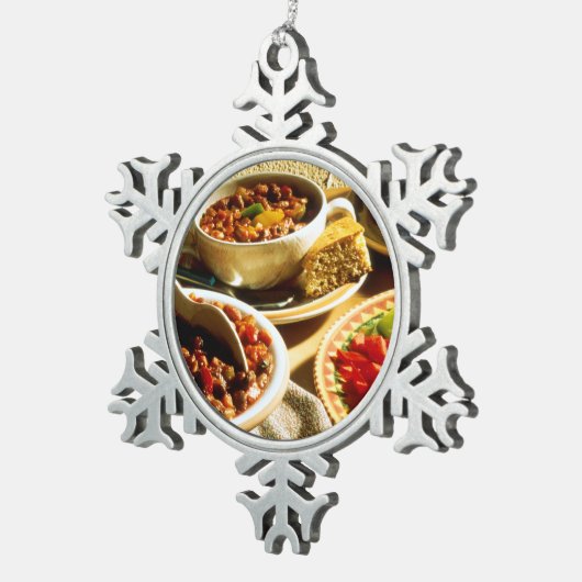 Chili mit Cornbread Schneeflocken Zinn-Ornament (Rechts)