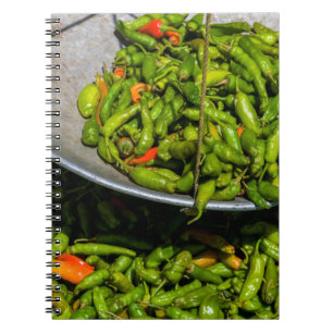 Chilis auf dem Markt zum Verkauf Notizblock