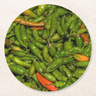 Chilischoten auf dem Markt zu verkaufen Runder Pappuntersetzer