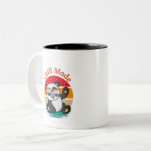 Chill Mode Panda Zweifarbige Tasse (Vorderseite Links)