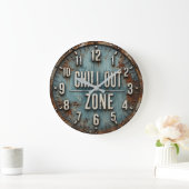 Chill Out Zone Rustic Industrial Große Wanduhr (Zuhause)