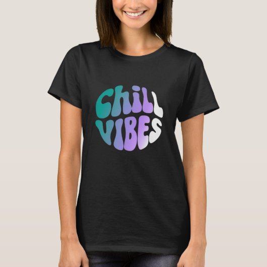 Chill Vibes Retro Gradient Typography T-Shirt (Vorderseite)