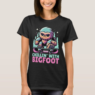 Chillin" mit Bigfoot Alpiner Wintersportort Snowbo T-Shirt