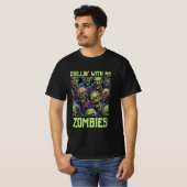 Chillin mit meinem Zombius Halloween T-Shirt (Vorne ganz)