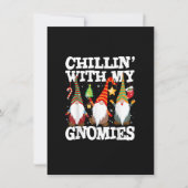 Chillin mit meinen Gnomen Funny Gnome Weihnachtspa Einladung (Vorderseite)
