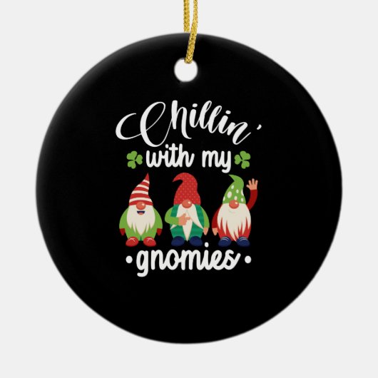 Chillin' mit meinen Gnomen Funny St Patrick's Day Keramik Ornament (Vorne)