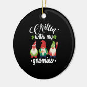 Chillin' mit meinen Gnomen Funny St Patrick's Day Keramik Ornament (Links)