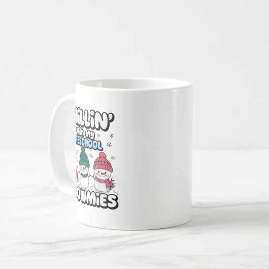 Chillin' mit meinen Schneemännern in der Vorschule Kaffeetasse (Vorderseite Links)