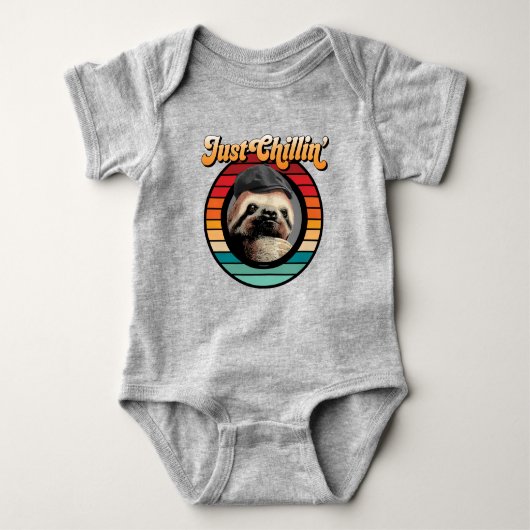 Chillin’ Sloth Baby Strampler (Vorderseite)