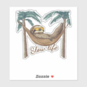 Chillin' Sloth in einem Hängematte Oversifizierter Aufkleber (Blatt)