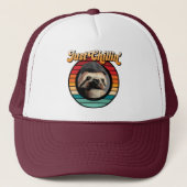 Chillin’ Sloth Truckerkappe (Vorderseite)
