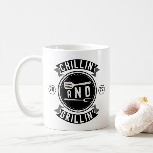 Chillin und Grillin Funny Outdoorsommer GRILLEN Kaffeetasse (Mit Donut)