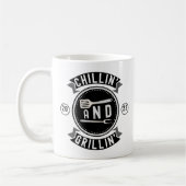 Chillin und Grillin Funny Outdoorsommer GRILLEN Kaffeetasse (Links)