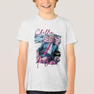 Chillin wie ein Felon Funny Trump Summer President Tri-Blend Shirt
