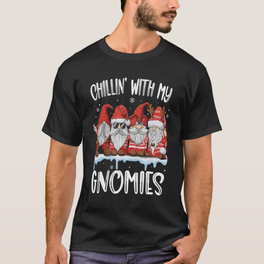 Chillin With My Gnomies Christmas Red Gnomes Plai T-Shirt (Vorderseite)