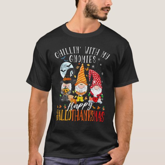 Chillin' With My Gnomies Happy Hallothanksmas Gnom T-Shirt (Vorderseite)
