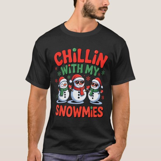 Chillin With My Snowmie Funny Christmas Snowman T-Shirt (Vorderseite)