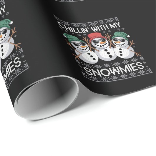 Chillin With My Snowmies Funny Ugly Christmas Geschenkpapier (Rolleneckpunkt)