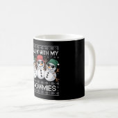 Chillin With My Snowmies Funny Ugly Christmas Kaffeetasse (VorderseiteRechts)