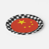 China, Büffel, karierte und chinesische Flagge Pappteller (Schrägansicht)