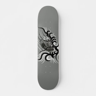 China-Drache im Tattoo-Stil Skateboard