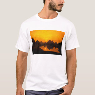China. Farbige China. Schöner Li-Fluss. T-Shirt