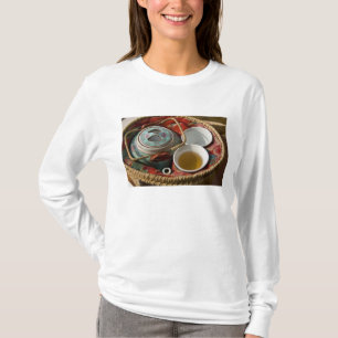 China, Hongkong. Traditionelles chinesisches Teeke T-Shirt
