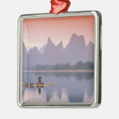 China, Li River. Single Kormoran Fischer. Silbernes Ornament (Links)