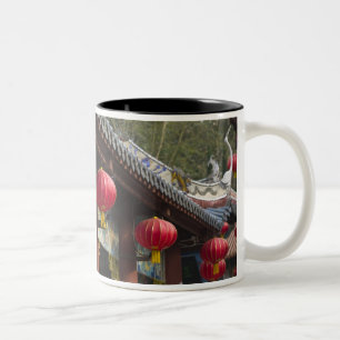 CHINA, Provinz Chongqing, Fengdu. Fengdu Ghost Zweifarbige Tasse