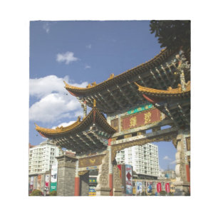 CHINA, Provinz Yunnan, Kunming. Gedenkbogen Notizblock