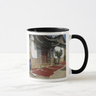 CHINA, Provinz Yunnan, Tianshengying. Trocknen Tasse