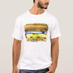 China, Shanghai. Bar im Xin Tian Di Bar 2 T-Shirt