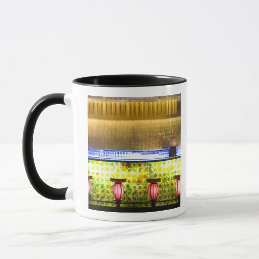 China, Shanghai. Bar in der Xin Tian Di Bar 2 Tasse (Links)