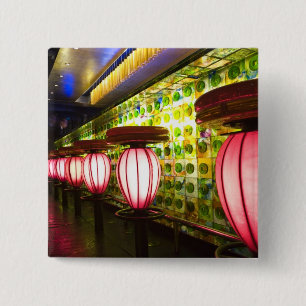 China, Shanghai. Bar in der Xin Tian Di Bar Button