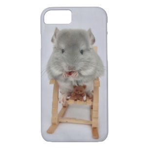 Chinchilla-Baby sitzend mit Teddybär Case-Mate iPhone Hülle