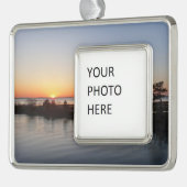 Chincoteague Sunset I Virginia Landschaft Rahmen-Ornament Silber (Links)