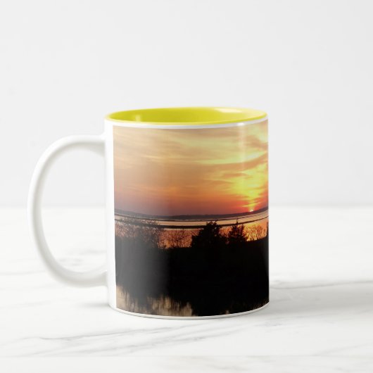 Chincoteague Sunset II Virginia Landschaft Zweifarbige Tasse (Links)