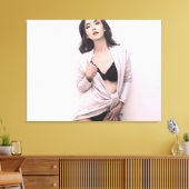Chinesische Frau mit BH und Hose Leinwanddruck (Insitu (Wohnzimmer))