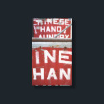 Chinesische Hand Wäsche NYC Urban Fotografie New Y Leinwanddruck<br><div class="desc">Ein originelles Farbfoto eines chinesischen Handwaschanzeigezeichens in einem Waschsalon auf Manhattans Upper West Side. Fotografiert in New York City. Viele weitere NYC-Fotografien und Illustrationen sind auch in diesem Shop erhältlich. Sehen Sie nicht genau,  wonach Sie suchen? Kontaktieren Sie Rebecca um ein Produkt speziell für Sie zu gestalten!</div>