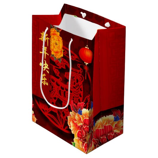 Chinesische Tiger-Papier-schneiden Peonies Neujahr Mittlere Geschenktüte (Vorderseite Schrägansicht)