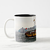 Chinesisches Boot Victoria Harbour Hong Kong Zweifarbige Tasse (Links)