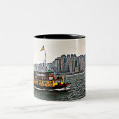 Chinesisches Boot Victoria Harbour Hong Kong Zweifarbige Tasse (Mittel)