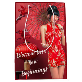 Chinesisches Neujahrsmädchen mit einem roten Regen Mittlere Geschenktüte