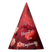 Chinesisches Neujahrsmädchen mit einem roten Regen Partyhütchen (Links)