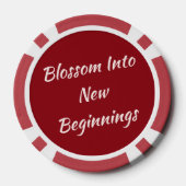 Chinesisches Neujahrsmädchen mit einem roten Regen Pokerchips (Rückseite)